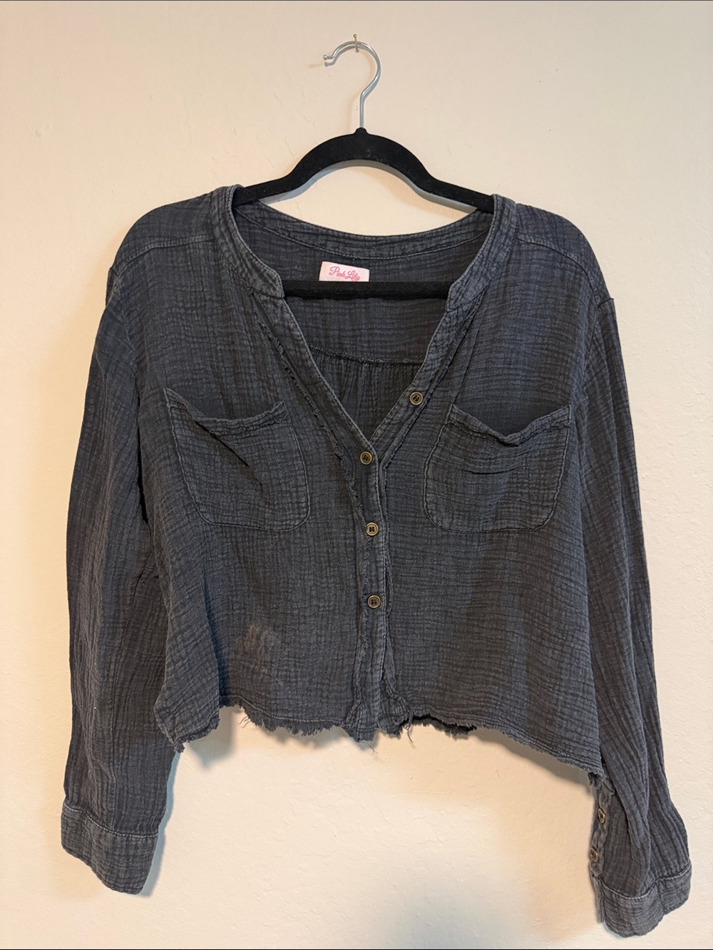 Pink Lily Navy Blue Gauze Button-Front Cropped Shirt